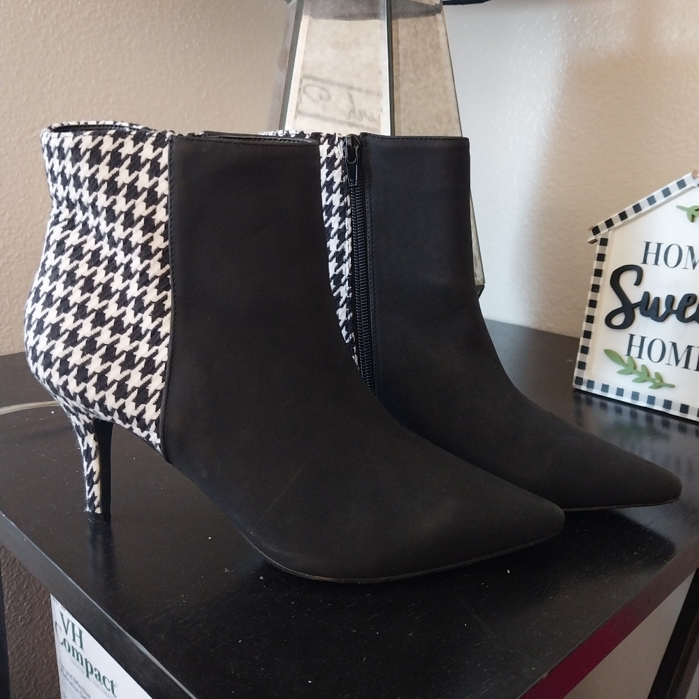 Ankle boots size 9